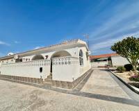 Resale - Villa / Semi detached - Torrevieja - Playa de los Locos