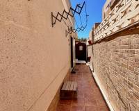 Resale - Villa / Semi detached - Torrevieja - Villas Marinas