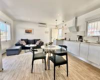 Venta - Villa / Semi separado - Torrevieja - Playa de los Locos