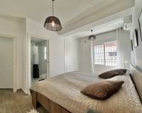 Venta - Villa / Semi separado - Torrevieja - Playa de los Locos