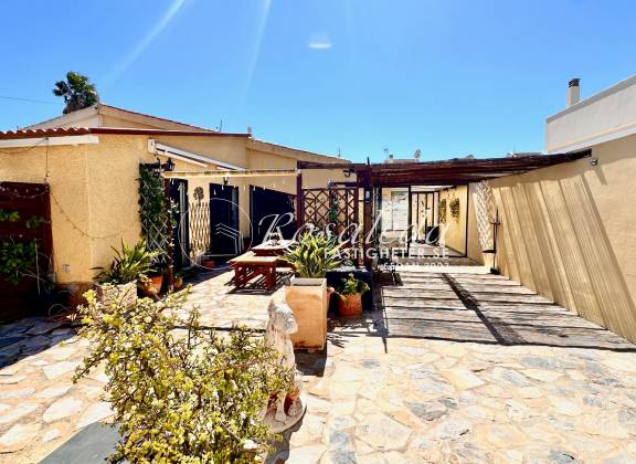 Villa / Doppelhaushälfte - Wiederverkauf - Torrevieja - 