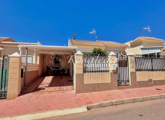 Villa / Doppelhaushälfte - Wiederverkauf - Torrevieja - 
