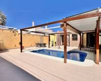 Wiederverkauf - Villa / Doppelhaushälfte - Torrevieja - 