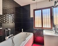 Wiederverkauf - Villa / Doppelhaushälfte - Torrevieja - 